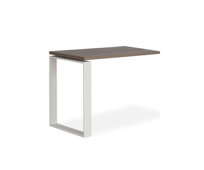 Introducing the Gammel Return Desk in TRUFFLE OAK—a minimalist side table featuring a rectangular wooden top and a white metal C-shaped base, designed to easily slide under furniture. Crafted as an eco-friendly desk in the esteemed Gammel Desk tradition, this piece exemplifies Italian design excellence against a plain white background.
