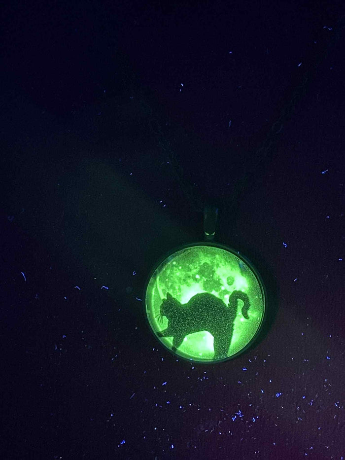 Glowing Round Picture Necklace | Green Luminous Pendant | Glow in Dark