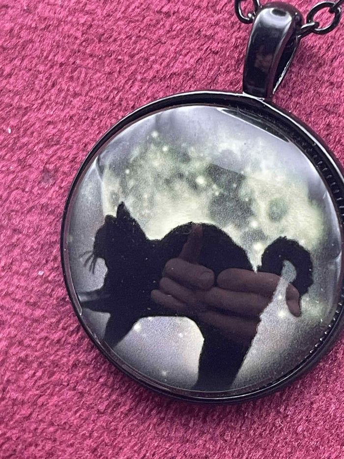 Glowing Round Picture Necklace | Green Luminous Pendant | Glow in Dark