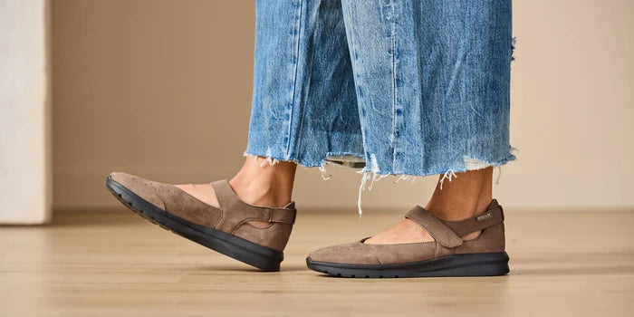 Marsia Mephisto Women's Shoe Walnut Lifestyle