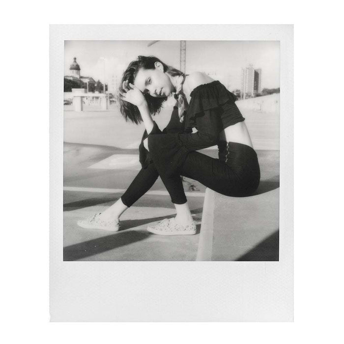 Polaroid-Originals-SX-70-Black-And-White-Film-view-2