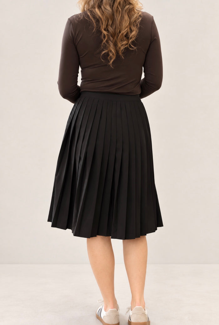 Wide Pleat Court Skirt 22”